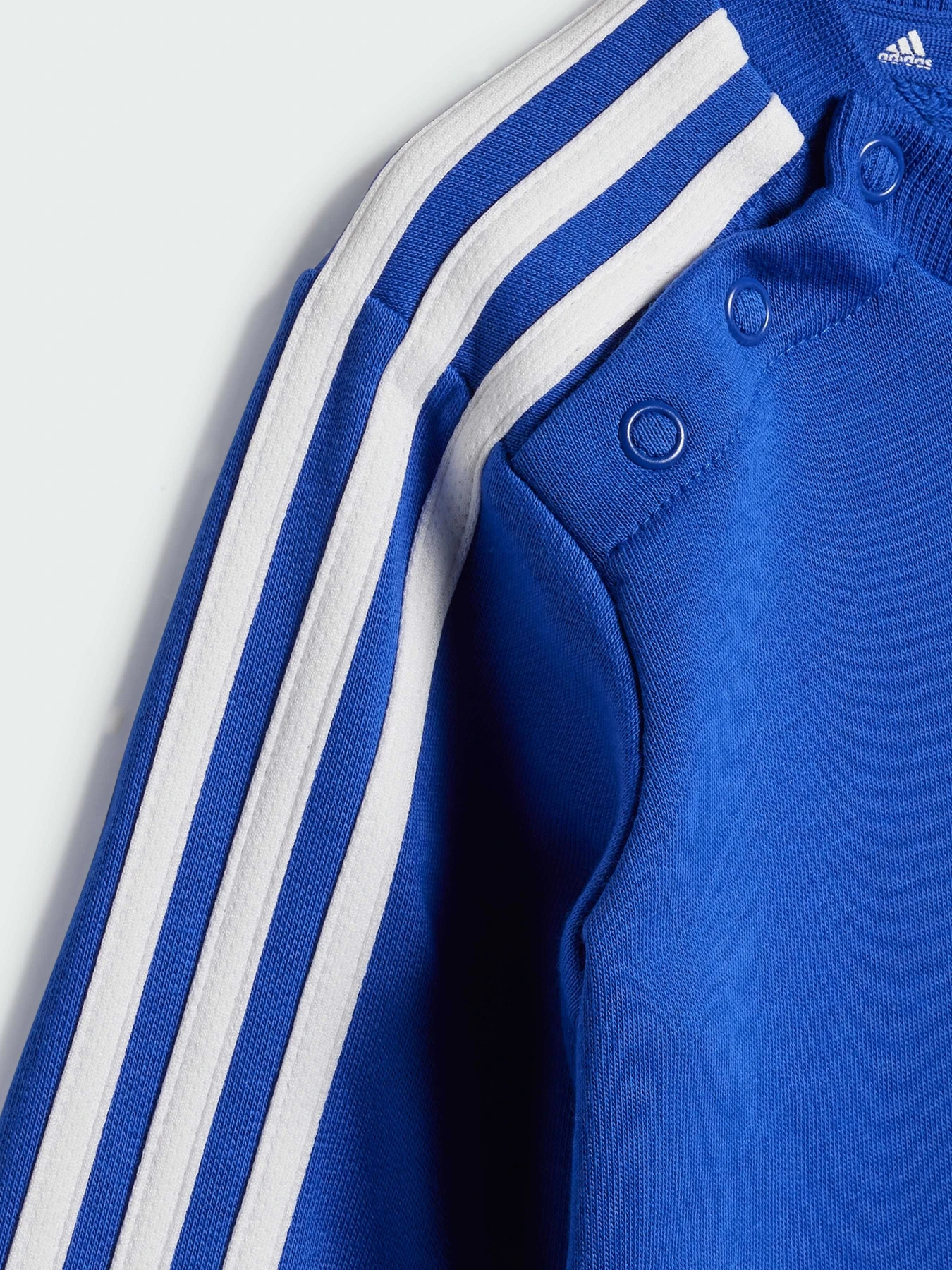 Костюмы Adidas модель IZ4986 Костюмы Adidas модель IZ4986 Фото