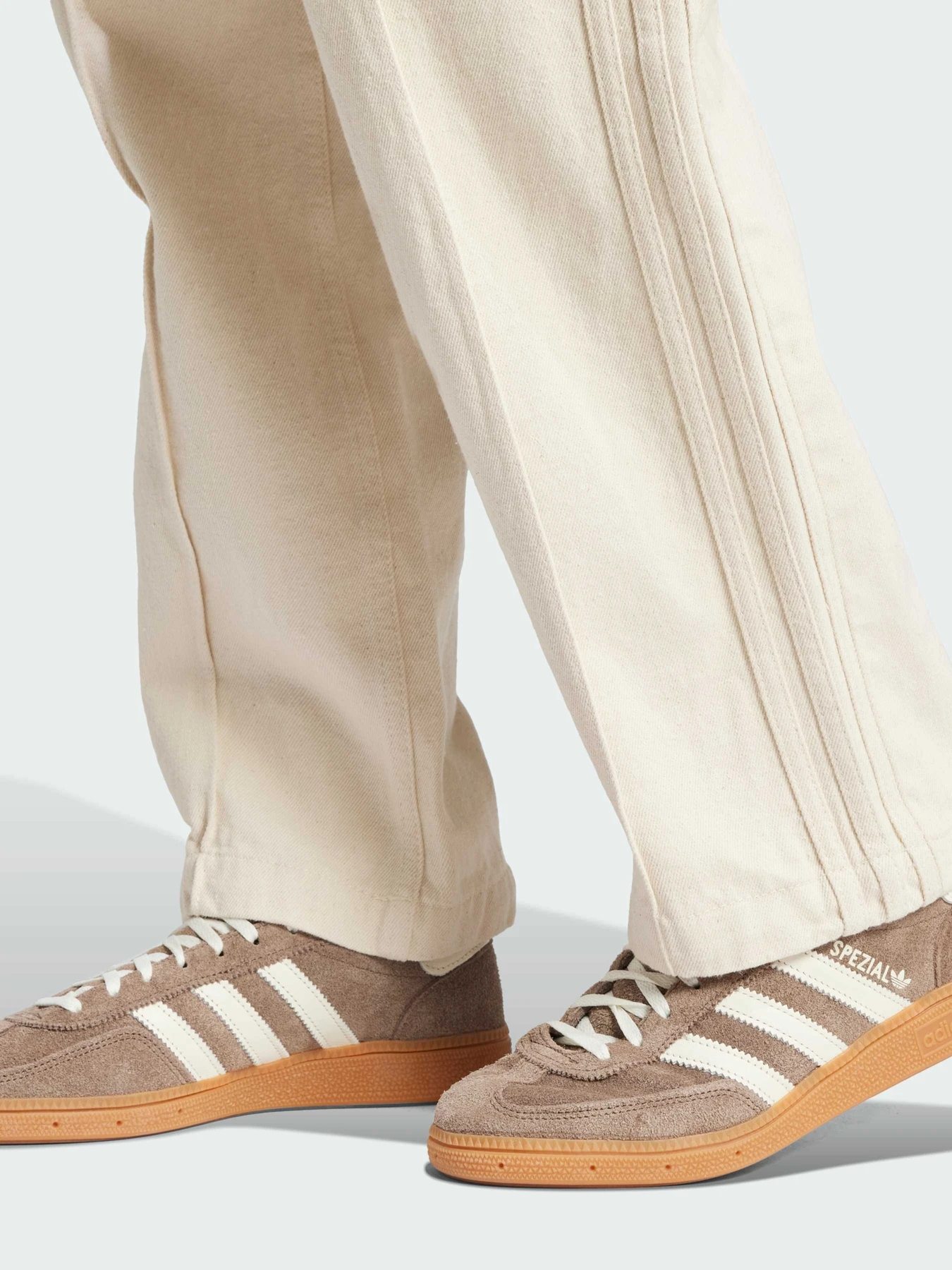 Джинсы Adidas модель IW5753 Джинсы Adidas модель IW5753 Фото