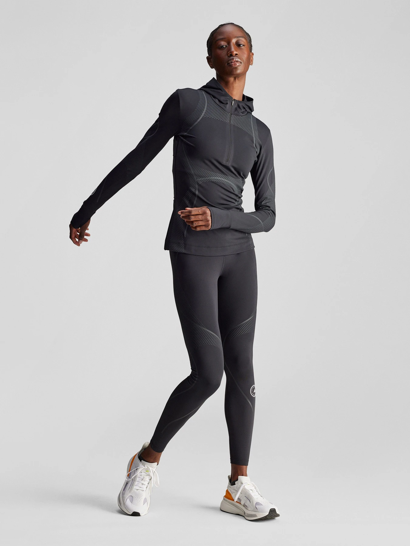 Худи и свитшоты Adidas модель IY5019 Фото