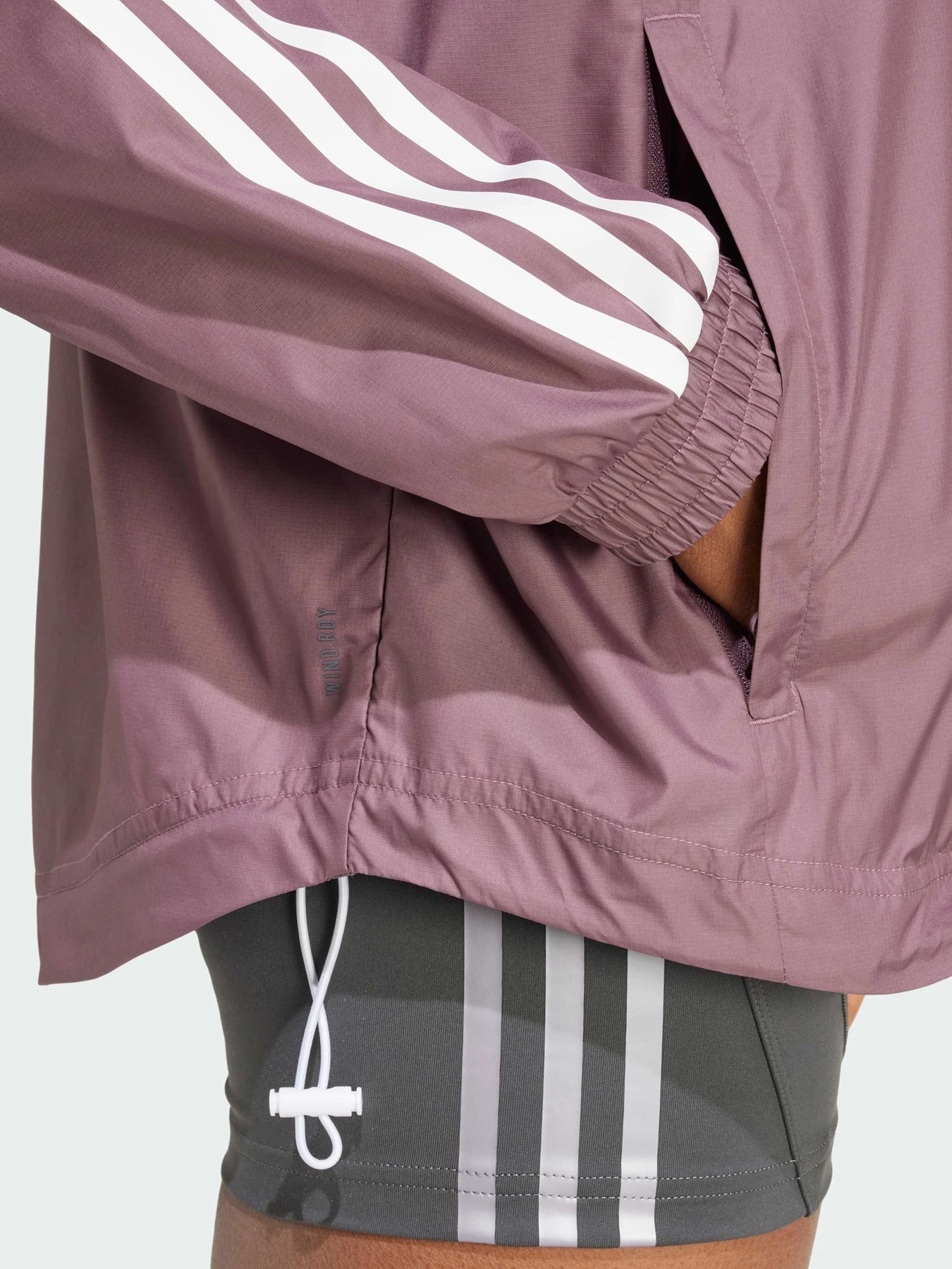 Куртки та дублянки Adidas модель IX3213 Фото