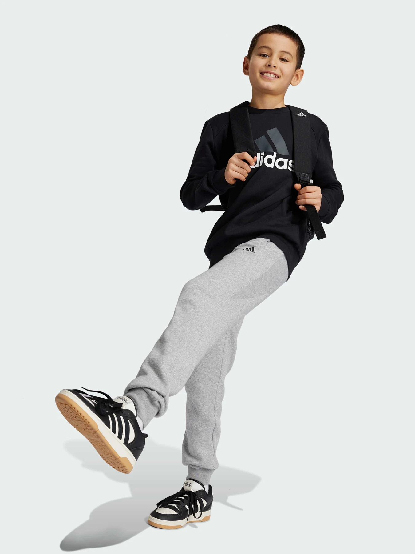 Костюмы Adidas модель IX9518 Костюмы Adidas модель IX9518 Фото