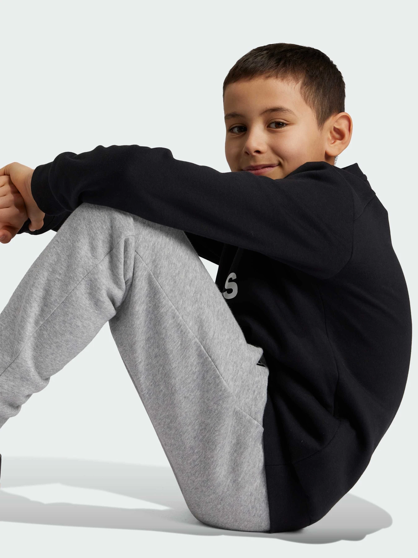 Костюмы Adidas модель IX9518 Костюмы Adidas модель IX9518 Фото