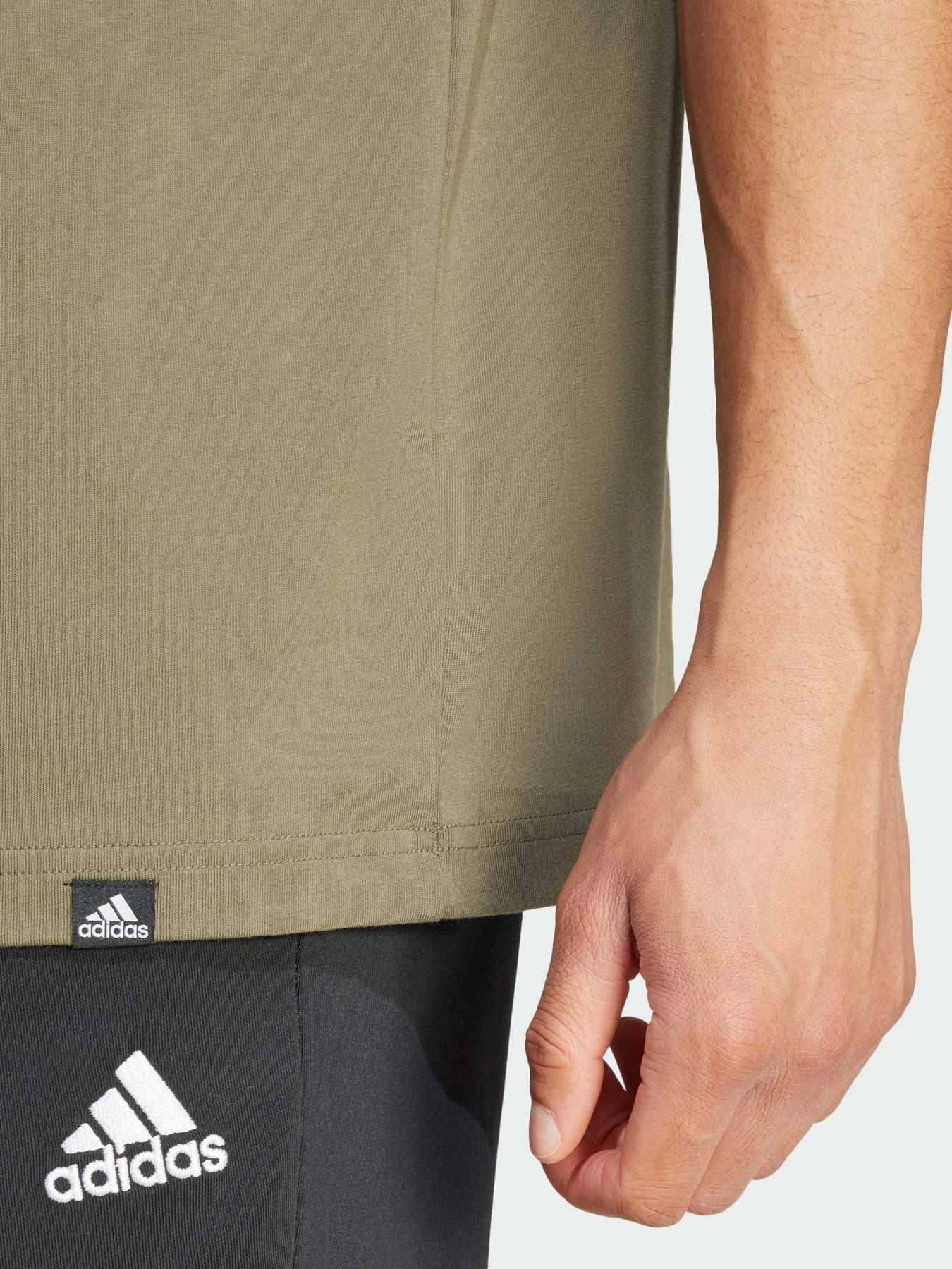 Футболки і поло Adidas модель IY8073 Футболки і поло Adidas модель IY8073 Фото