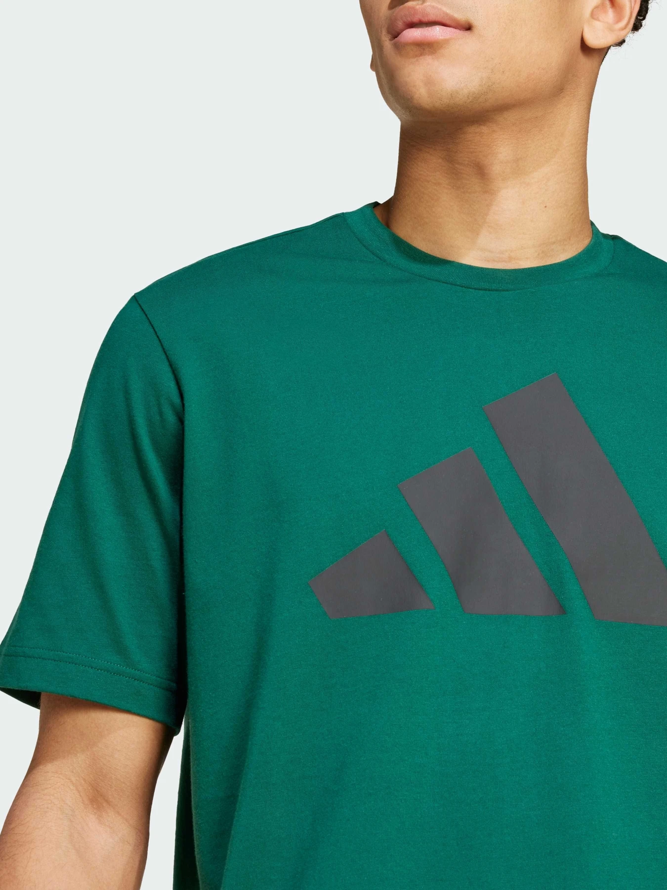 Футболки і поло Adidas модель IY8585 Футболки і поло Adidas модель IY8585 Фото