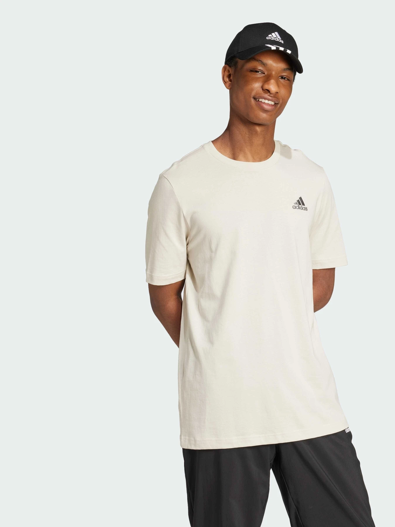 Футболки і поло Adidas модель IY9099 Футболки і поло Adidas модель IY9099 Фото