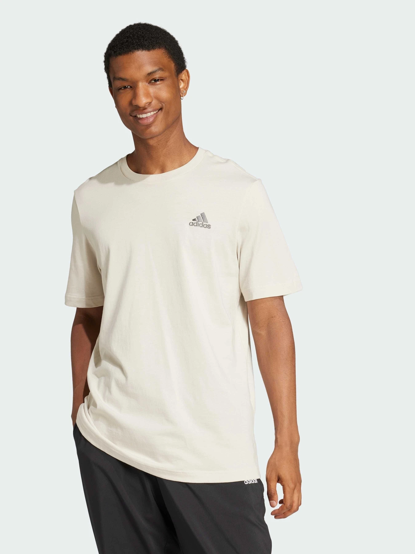 Футболки і поло Adidas модель IY9099 Футболки і поло Adidas модель IY9099 Фото