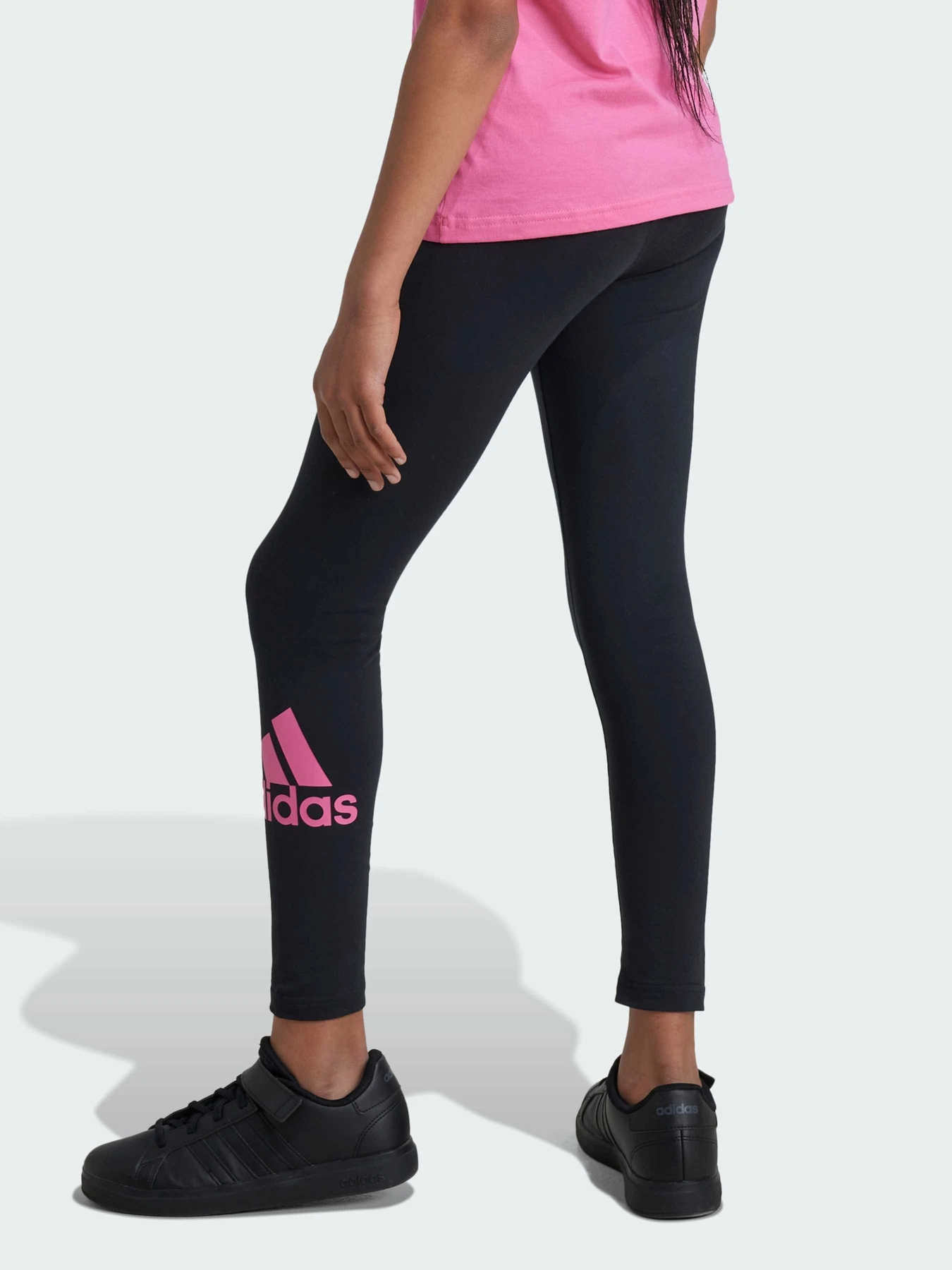 Штани Adidas модель IZ3474 Штани Adidas модель IZ3474 Фото