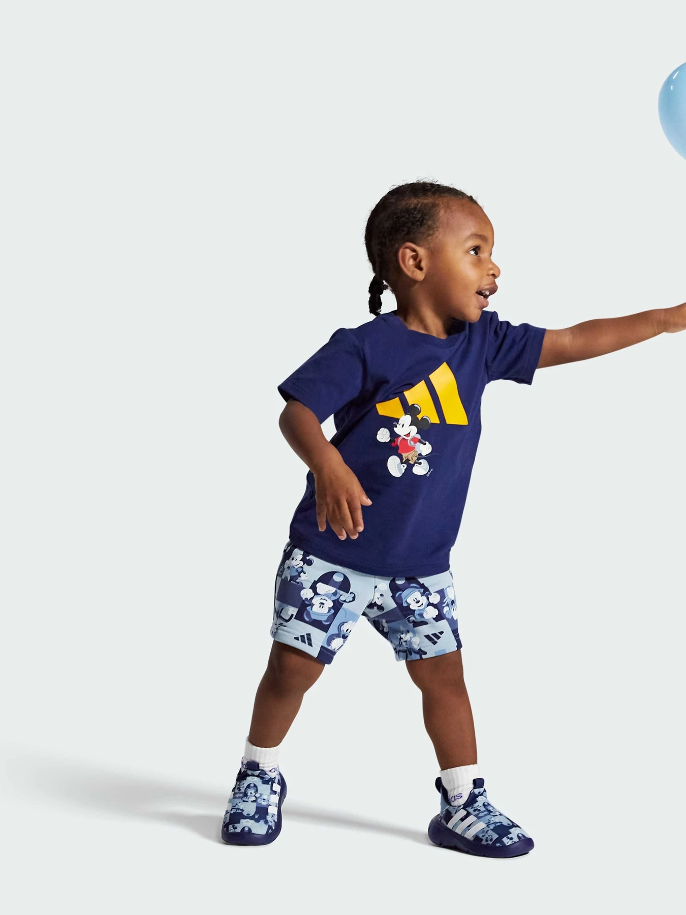 Кроссовки Adidas x Disney модель IH6314 Кроссовки Adidas x Disney модель IH6314 Фото