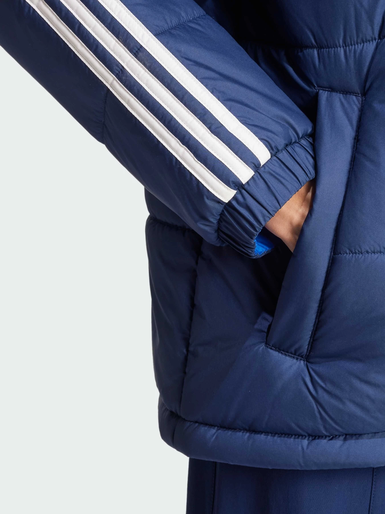 Куртки и дубленки Adidas Adicolor модель JD9073 Куртки и дубленки Adidas Adicolor модель JD9073 Фото