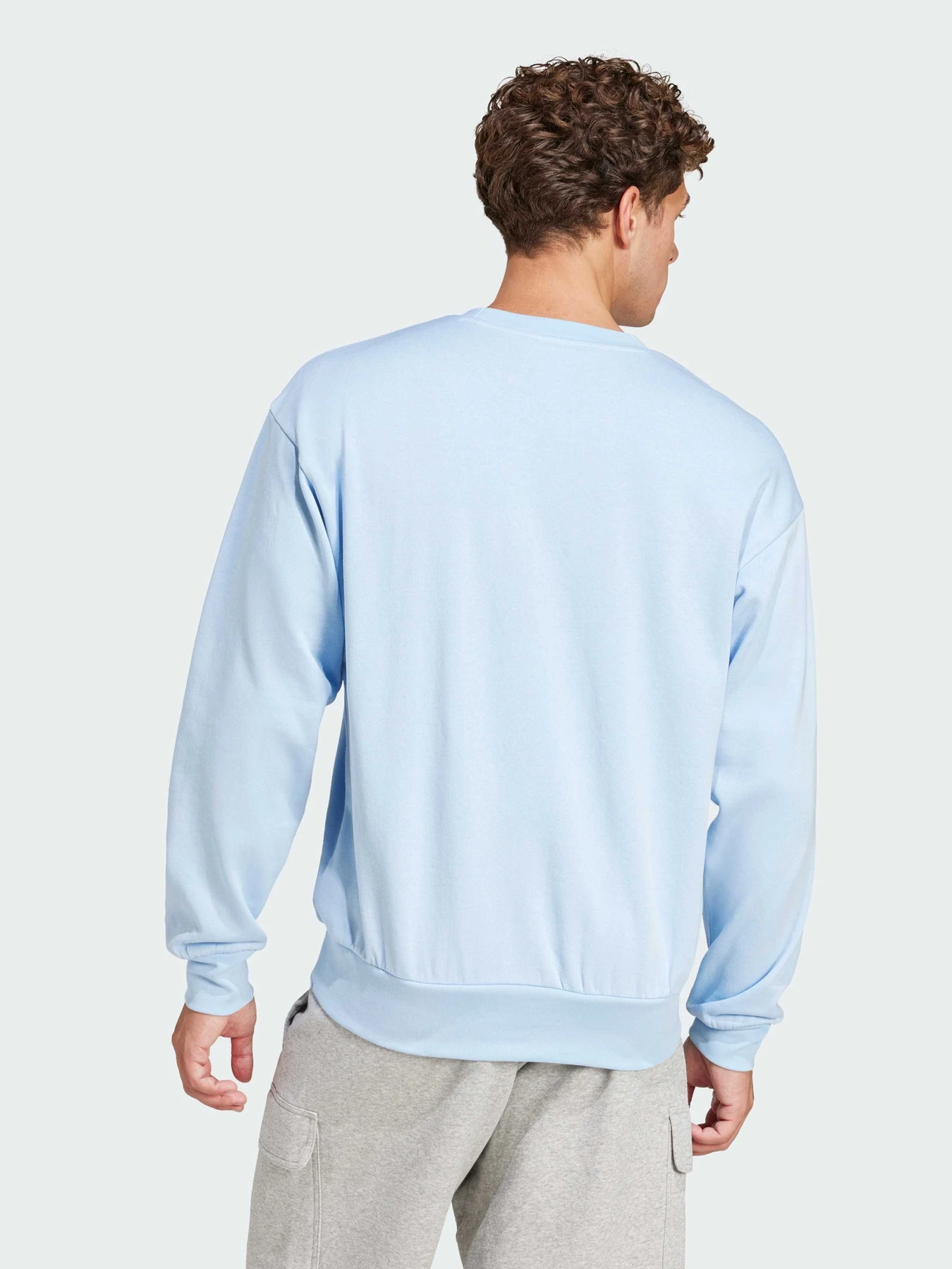 Худи и свитшоты Adidas модель JE3789 Худи и свитшоты Adidas модель JE3789 Фото