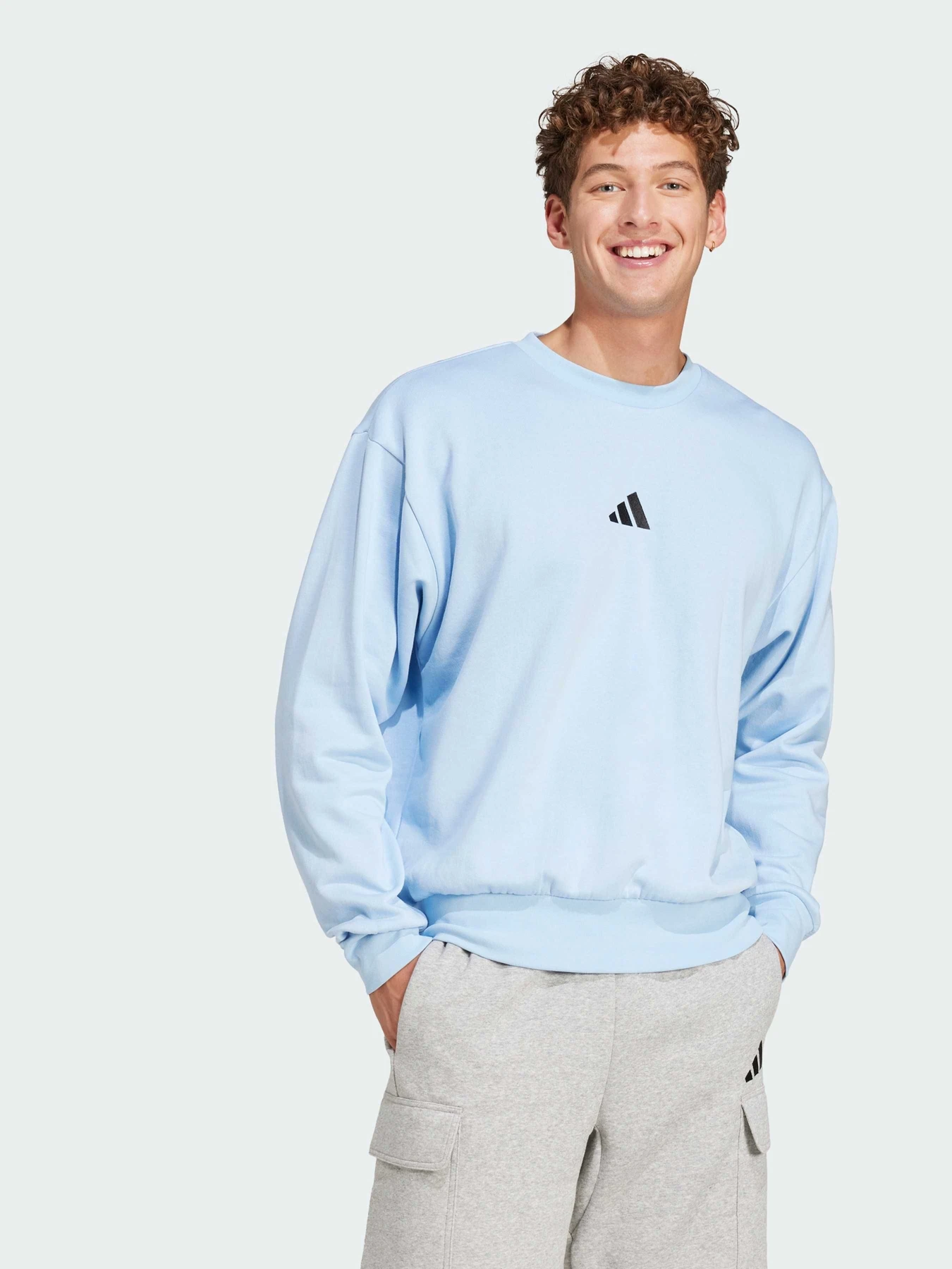 Худи и свитшоты Adidas модель JE3789 Худи и свитшоты Adidas модель JE3789 Фото