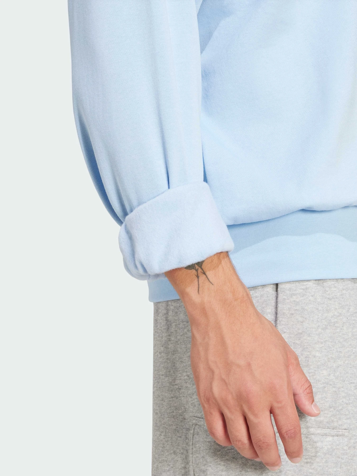 Худи и свитшоты Adidas модель JE3789 Худи и свитшоты Adidas модель JE3789 Фото