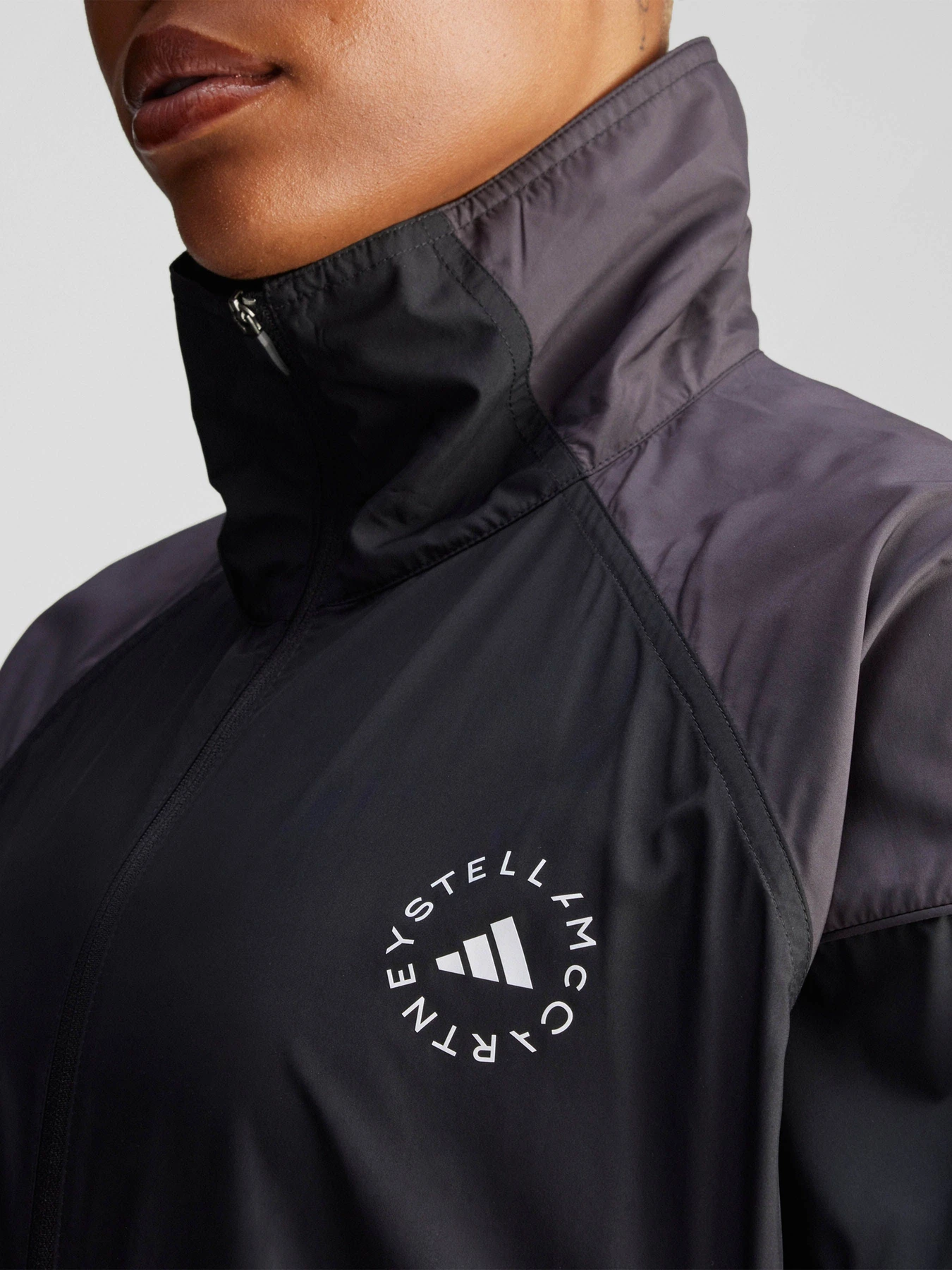 Куртки та дублянки Adidas модель JF8728 Куртки та дублянки Adidas модель JF8728 Фото