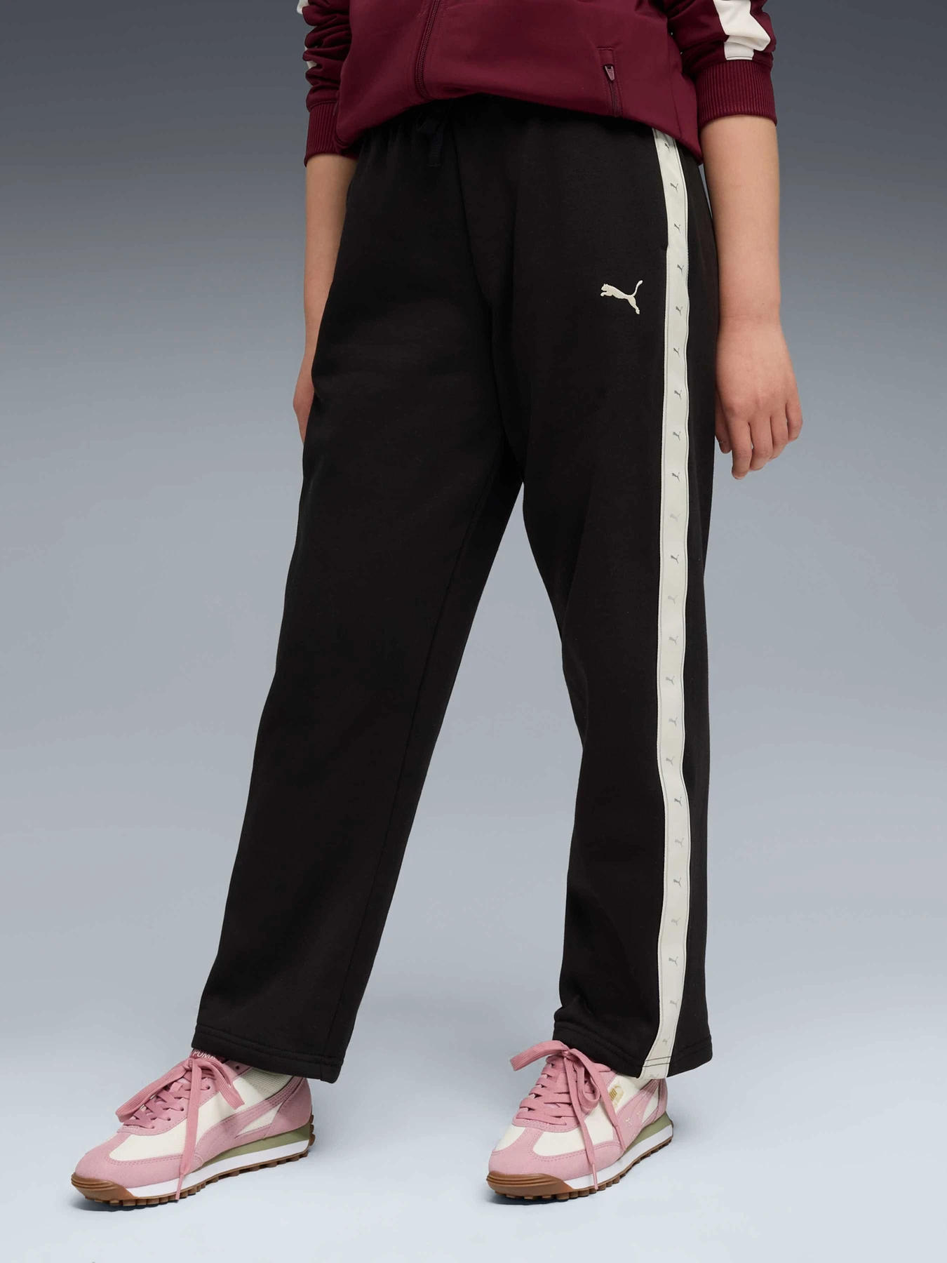 Брюки PUMA Ess Tape Relaxed Sweatpants модель 688492 Фото