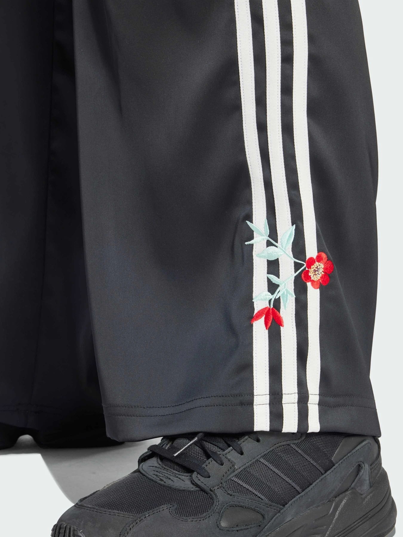 Брюки Adidas Graphics модель IT5377 Фото