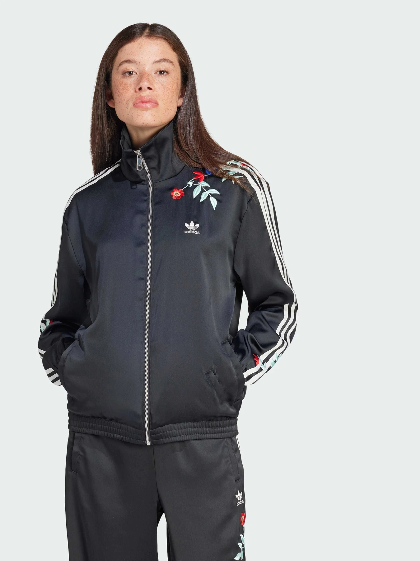 Худи и свитшоты Adidas Graphics модель IT5376 Фото