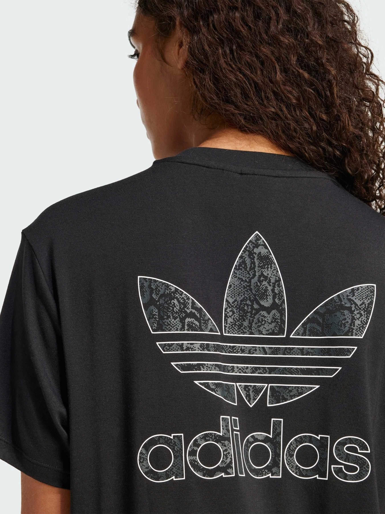 Футболки и поло Adidas Graphics модель JC5748 Футболки и поло Adidas Graphics модель JC5748 Фото