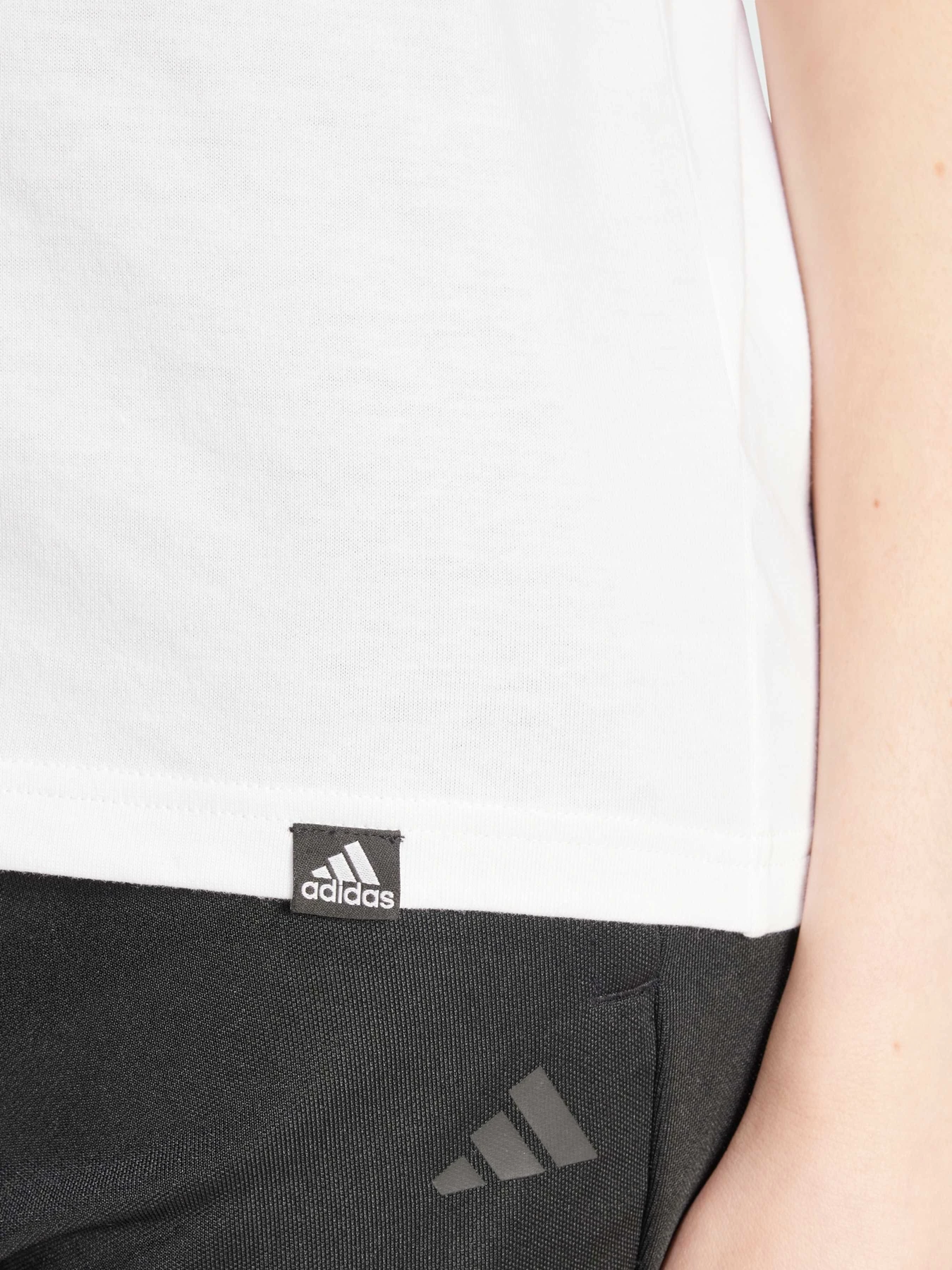 Футболки і поло Adidas модель IX6455 Футболки і поло Adidas модель IX6455 Фото