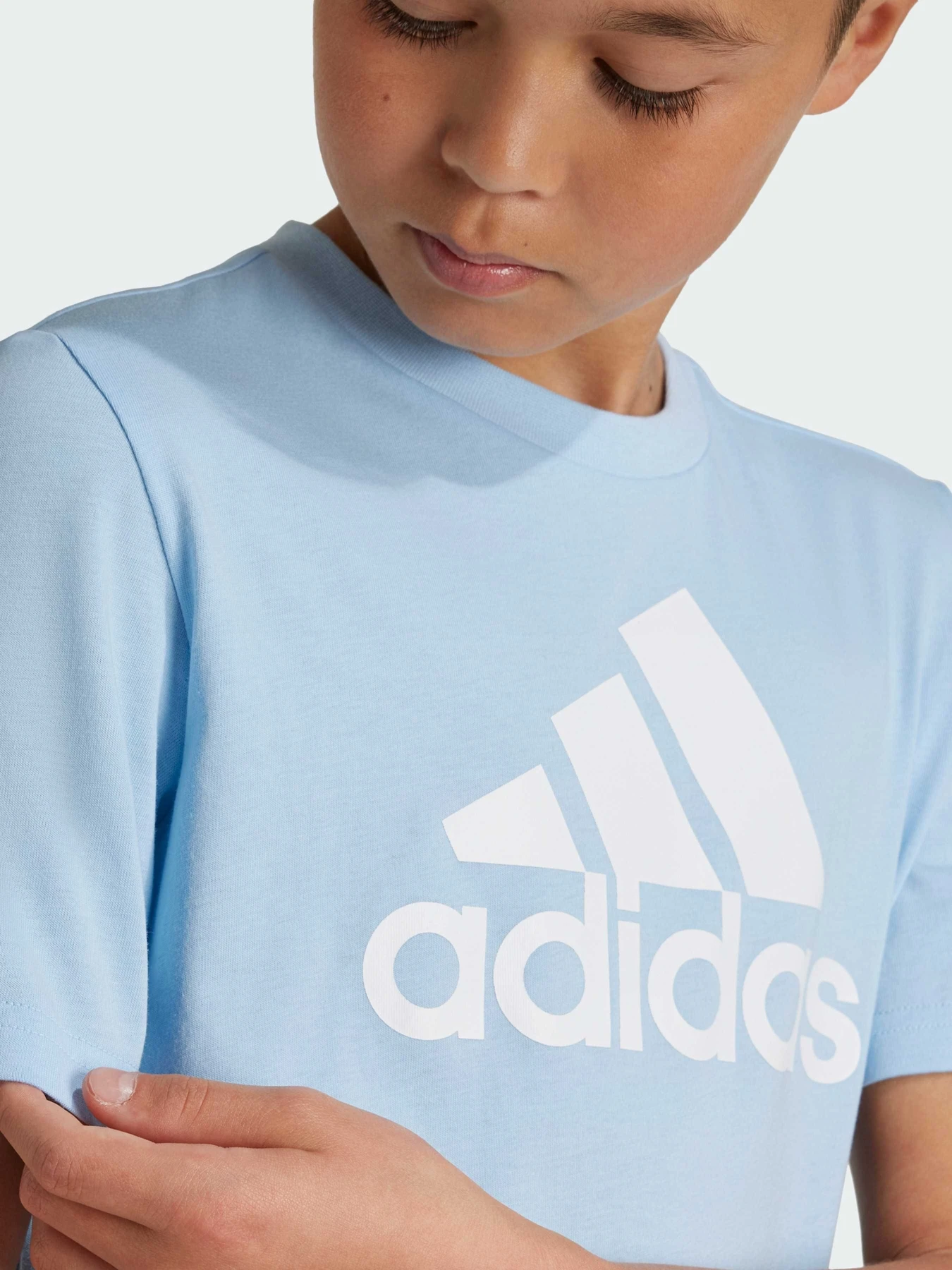 Футболки і поло Adidas модель IX9570 Футболки і поло Adidas модель IX9570 Фото