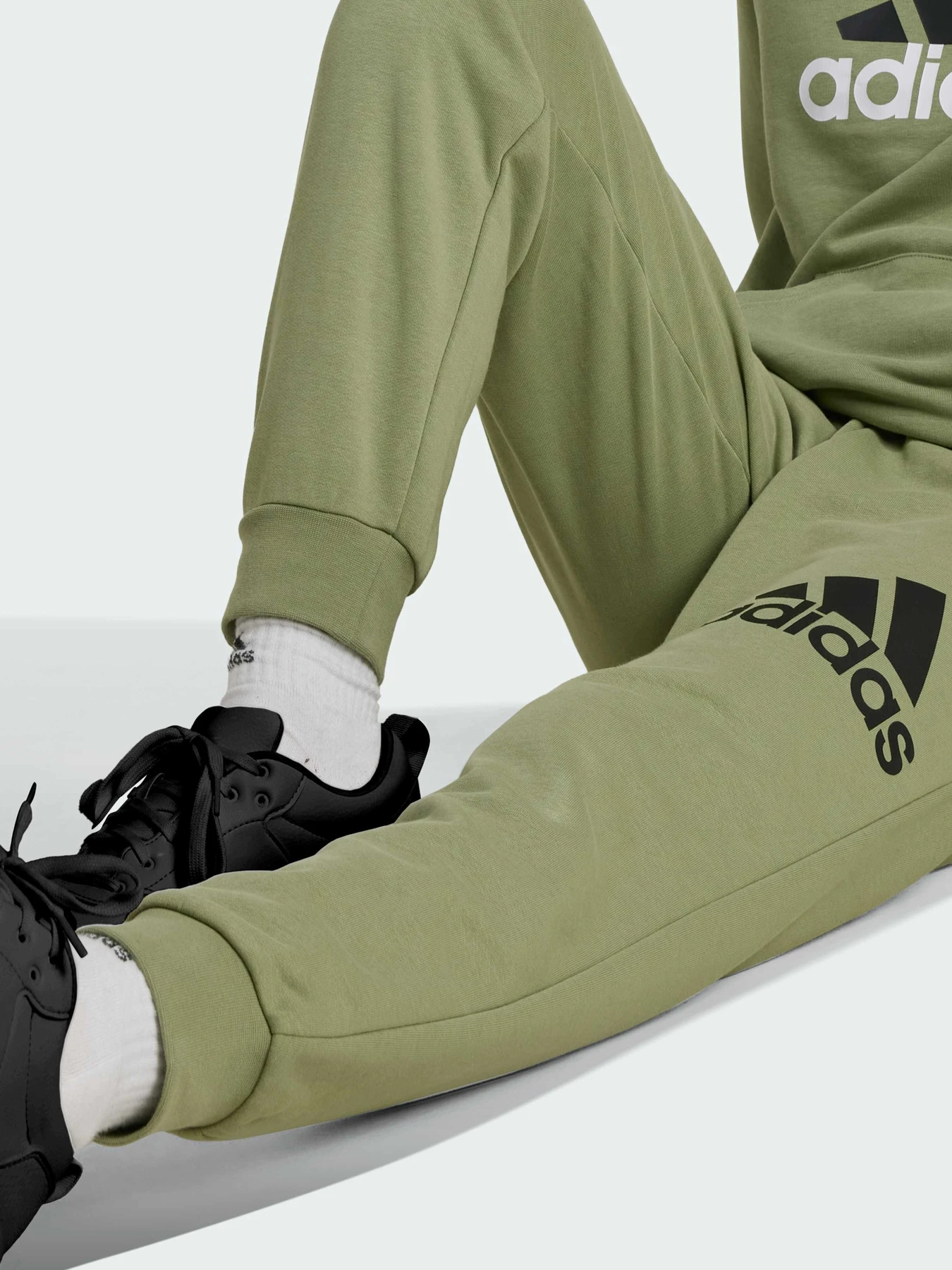 Штани Adidas модель IX9586 Штани Adidas модель IX9586 Фото