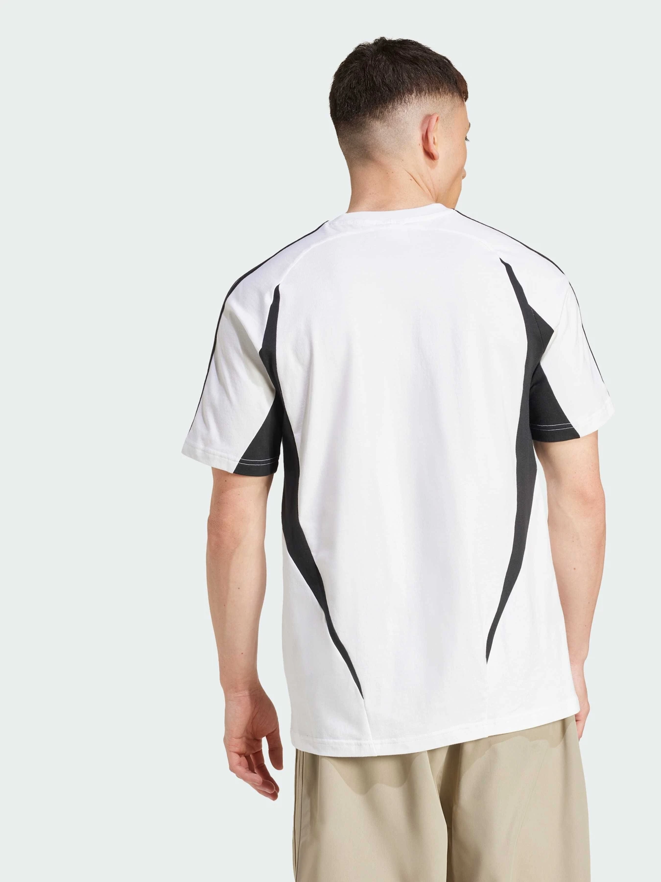 Футболки і поло Adidas модель IZ4827 Футболки і поло Adidas модель IZ4827 Фото