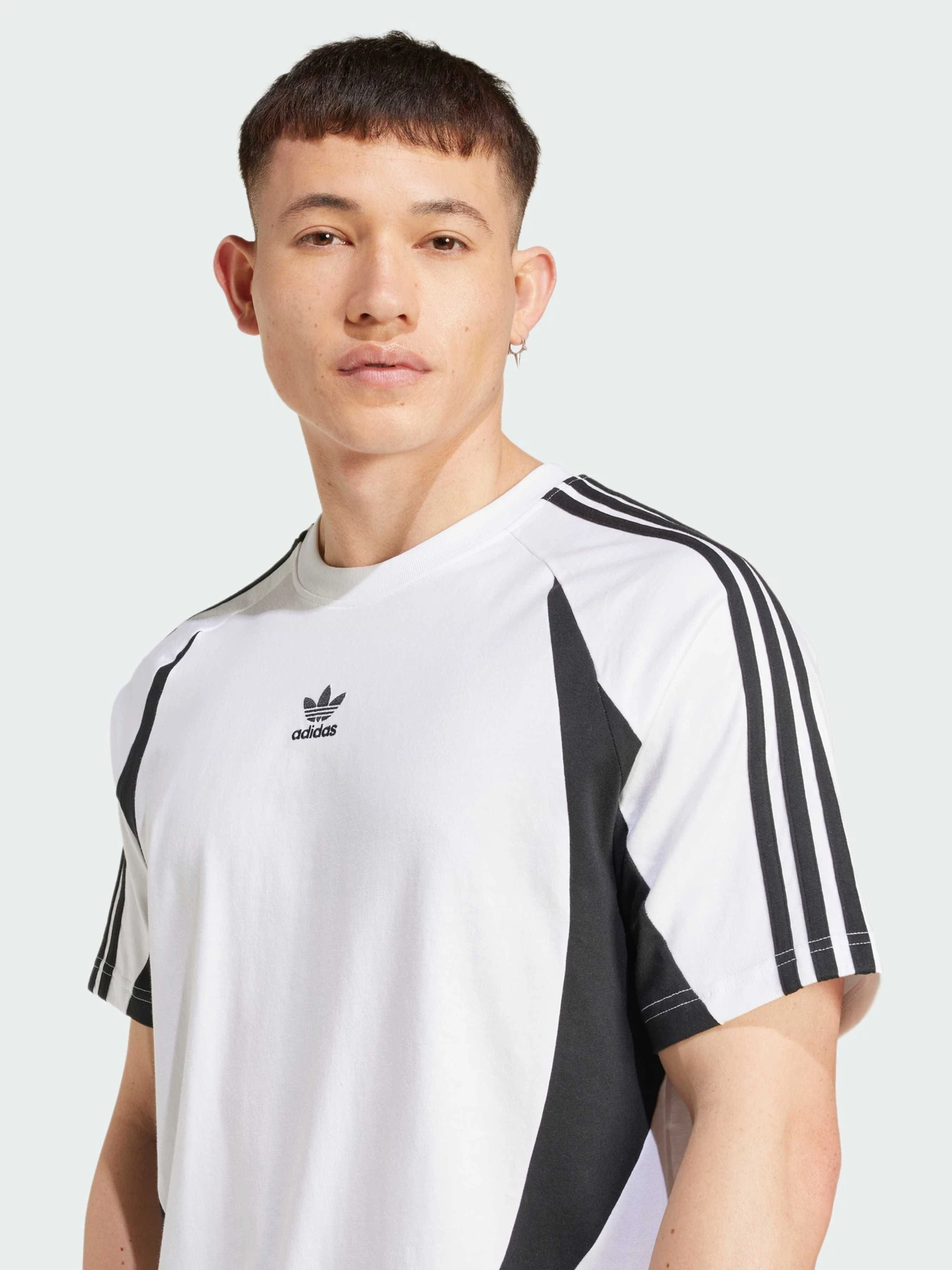 Футболки і поло Adidas модель IZ4827 Футболки і поло Adidas модель IZ4827 Фото