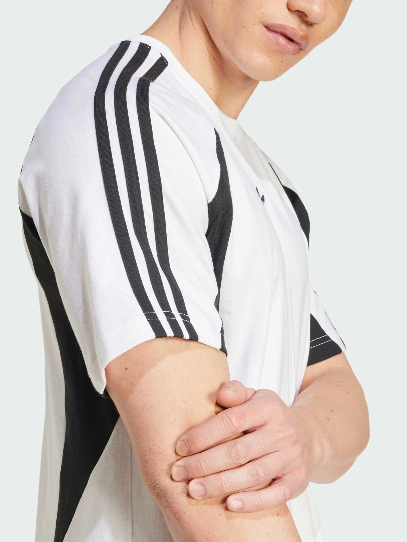 Футболки і поло Adidas модель IZ4827 Футболки і поло Adidas модель IZ4827 Фото