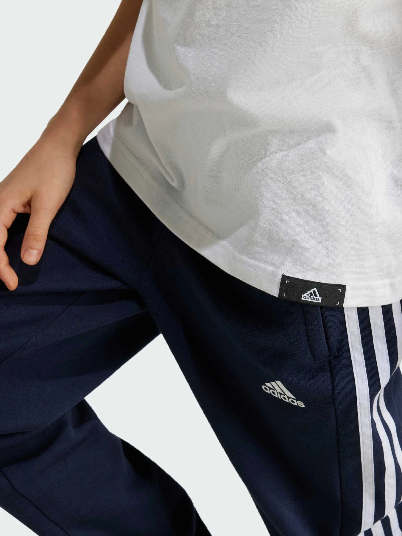 Футболки і поло Adidas модель IY8133 Футболки і поло Adidas модель IY8133 Фото
