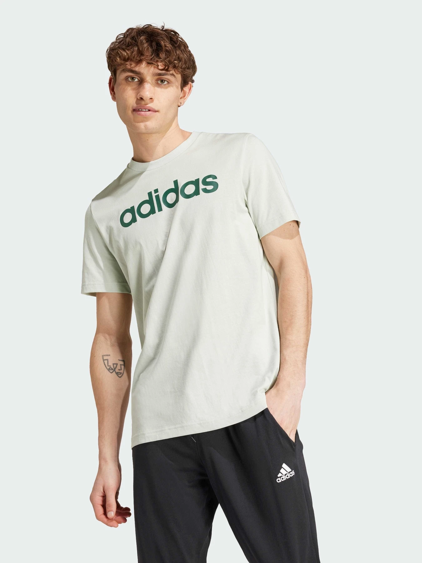 Футболки и поло Adidas модель IZ4767 Футболки и поло Adidas модель IZ4767 Фото