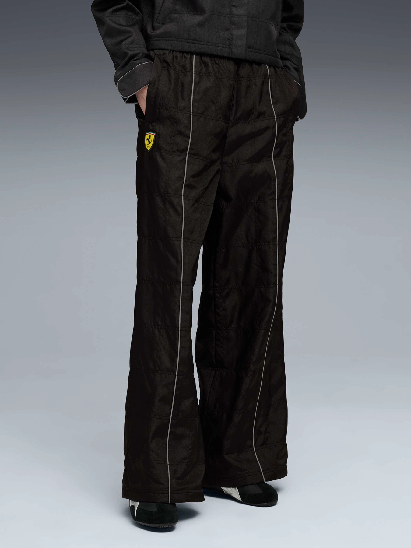 Брюки PUMA Ferrari Premium Wmn Wvn Pant модель 632794 Брюки PUMA Ferrari Premium Wmn Wvn Pant модель 632794 Фото
