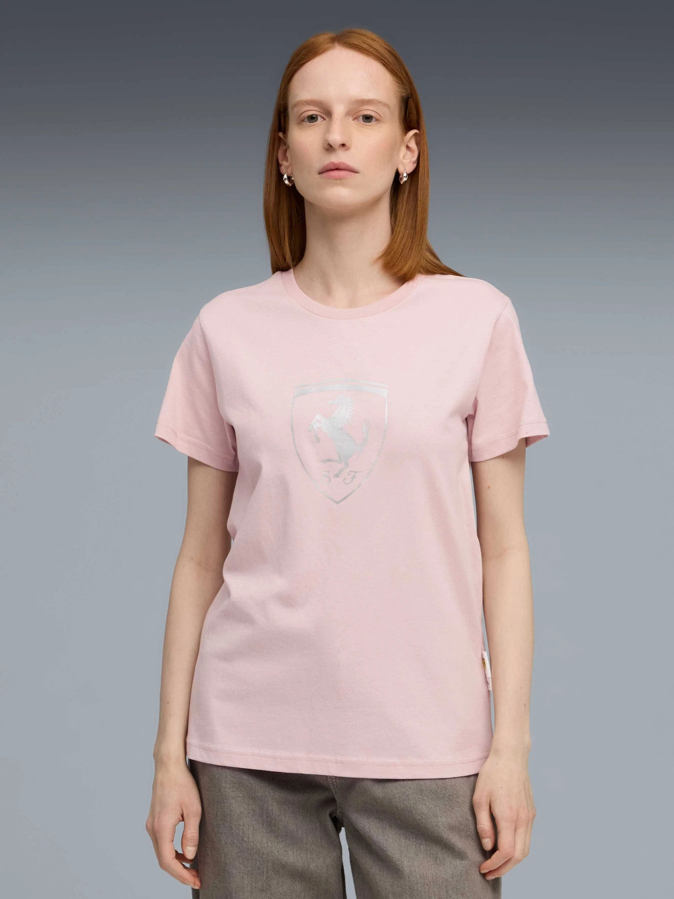 Футболки и поло PUMA Ferrari Sportswear Wmn Shd T модель 632795 Футболки и поло PUMA Ferrari Sportswear Wmn Shd T модель 632795 Фото
