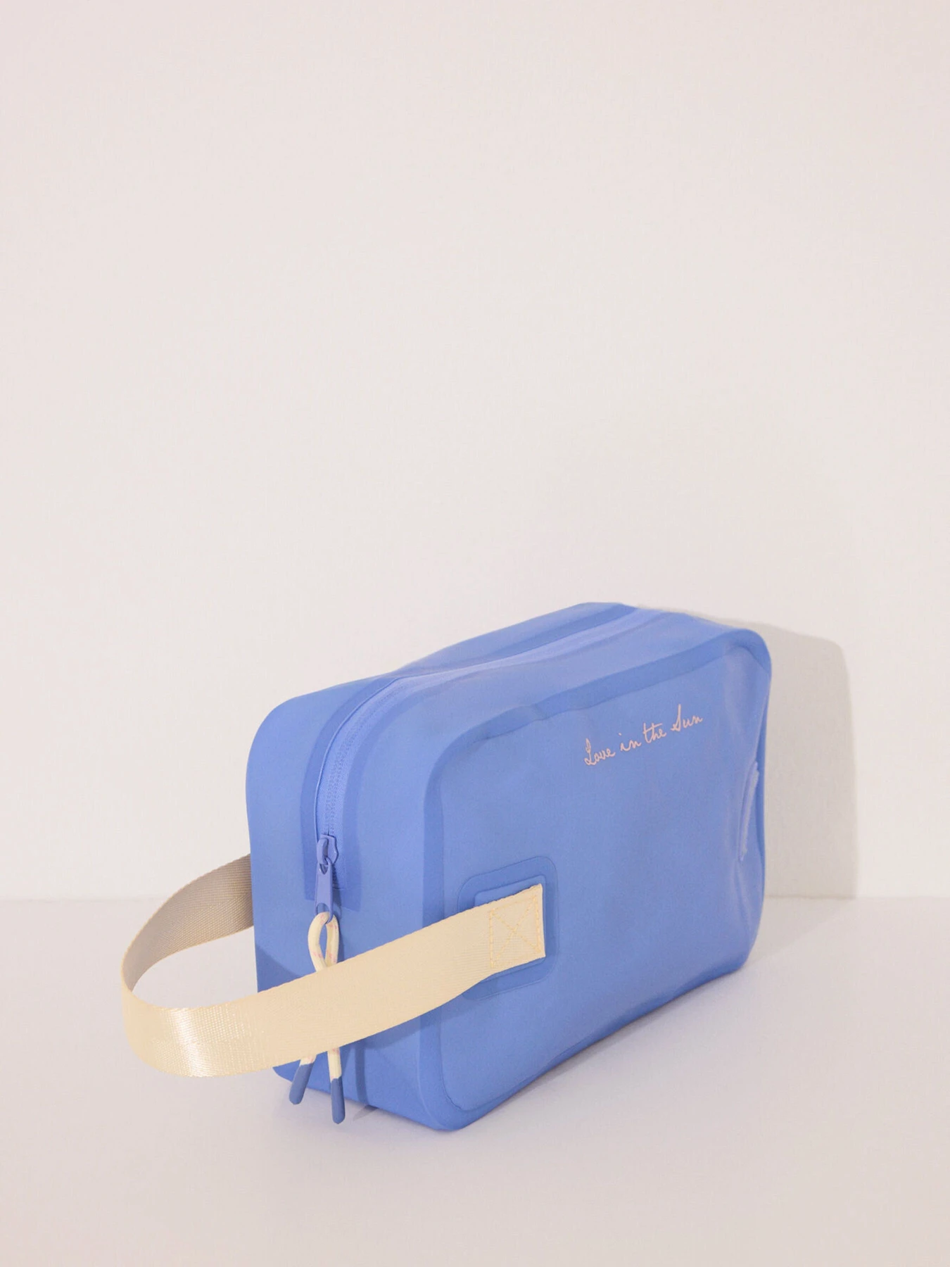 Середня водостійка косметичка з бічною ручкою Women'secret модель 4842949-15 Середня водостійка косметичка з бічною ручкою Women'secret модель 4842949-15 Фото