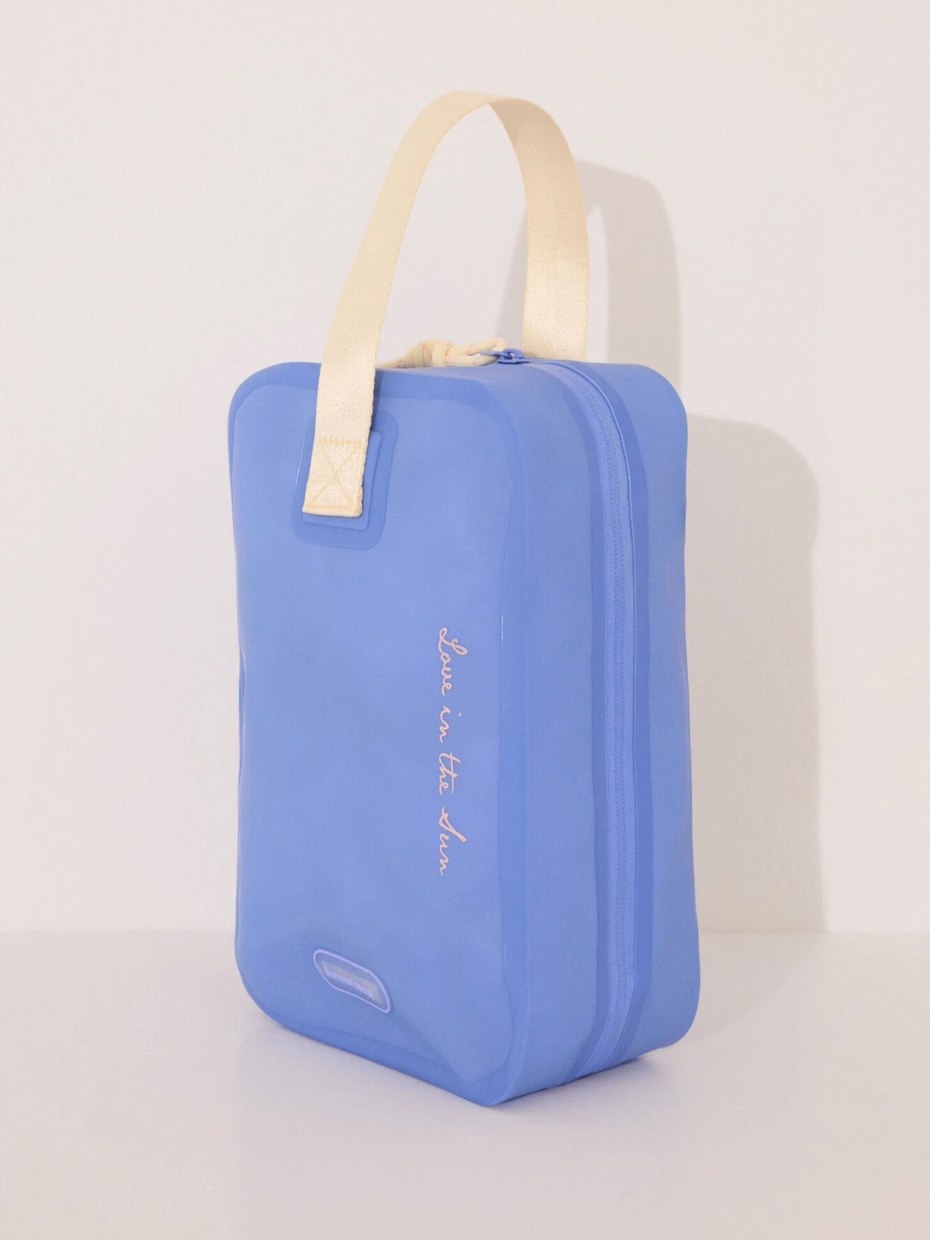 Середня водостійка косметичка з бічною ручкою Women'secret модель 4842949-15 Середня водостійка косметичка з бічною ручкою Women'secret модель 4842949-15 Фото
