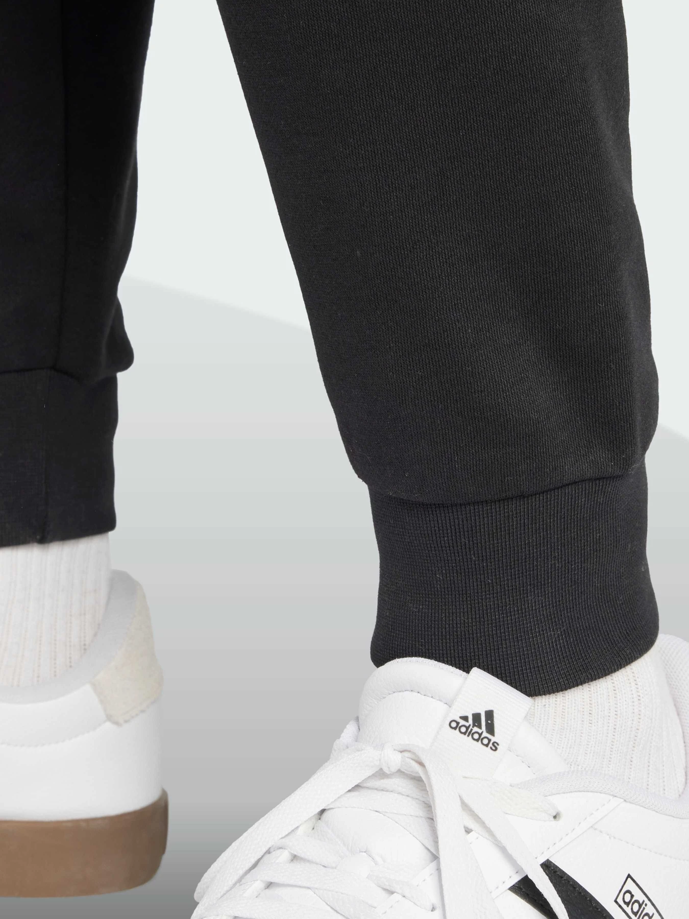 Брюки Adidas модель IN6147 Брюки Adidas модель IN6147 Фото
