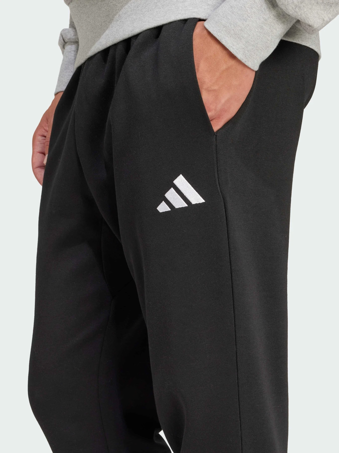 Штани Adidas Adidas Essentials модель JE3815 Штани Adidas Adidas Essentials модель JE3815 Фото