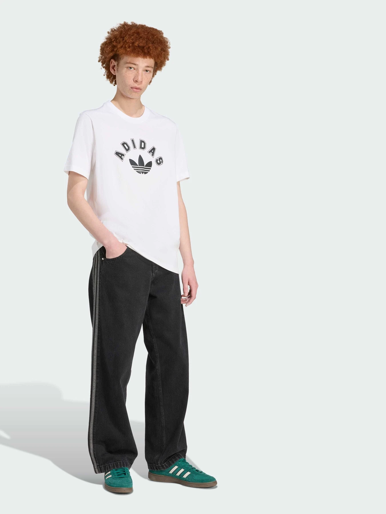 Футболки і поло Adidas Graphics модель JV7752 Футболки і поло Adidas Graphics модель JV7752 Фото