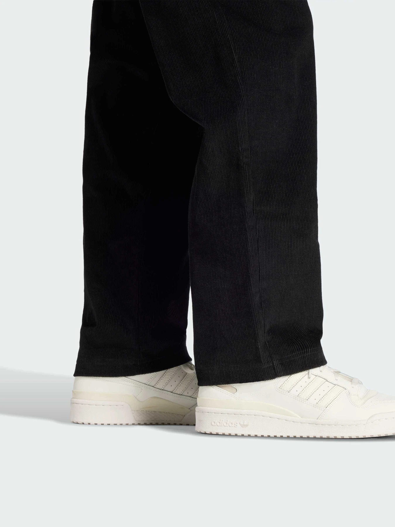 Брюки Adidas Graphics модель JY3003 Брюки Adidas Graphics модель JY3003 Фото