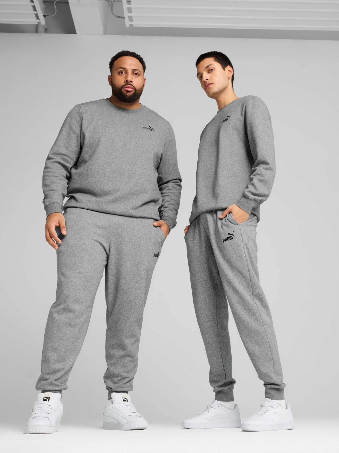 Брюки PUMA Ess No. 1 Logo Sweatpants модель 682606 Брюки PUMA Ess No. 1 Logo Sweatpants модель 682606 Фото