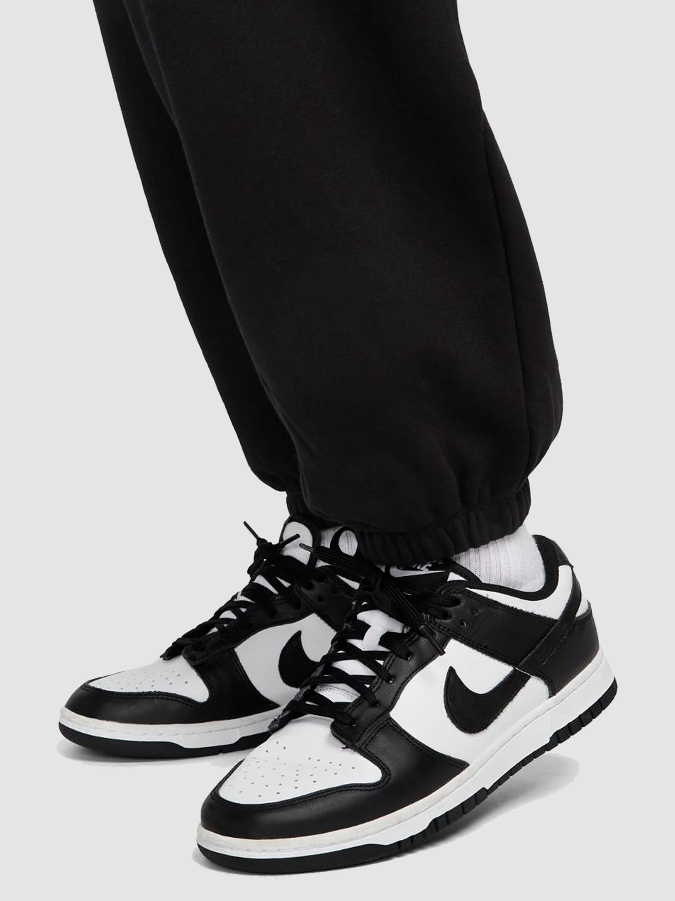 Брюки NIKE W Nsw Club Flc Mr Os Pant модель DQ5800-010 Брюки NIKE W Nsw Club Flc Mr Os Pant модель DQ5800-010 Фото