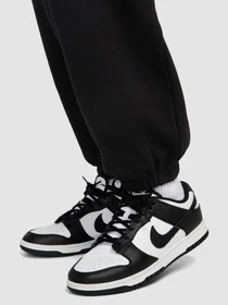 Брюки NIKE W Nsw Club Flc Mr Os Pant модель DQ5800-010 Фото