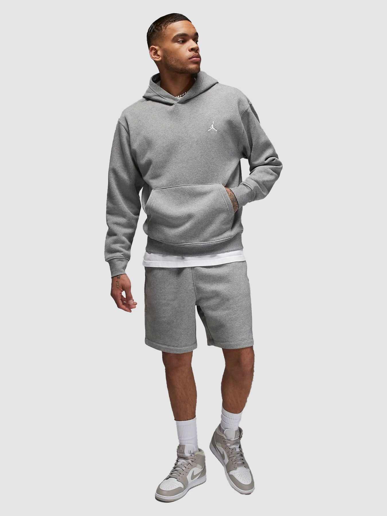 Худи и свитшоты Jordan Essentials Men's Fleece Sweatshirt модель FJ7774-091 Худи и свитшоты Jordan Essentials Men's Fleece Sweatshirt модель FJ7774-091 Фото