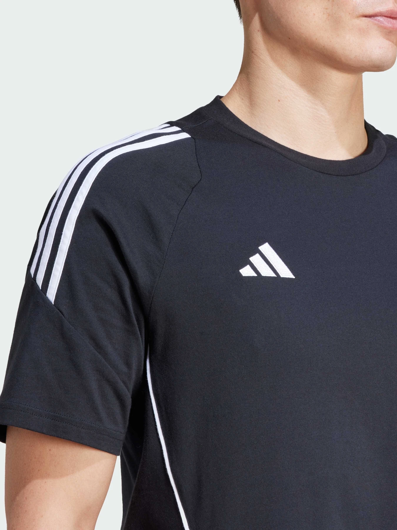 Футболки і поло Adidas Tiro модель IJ9954 Футболки і поло Adidas Tiro модель IJ9954 Фото