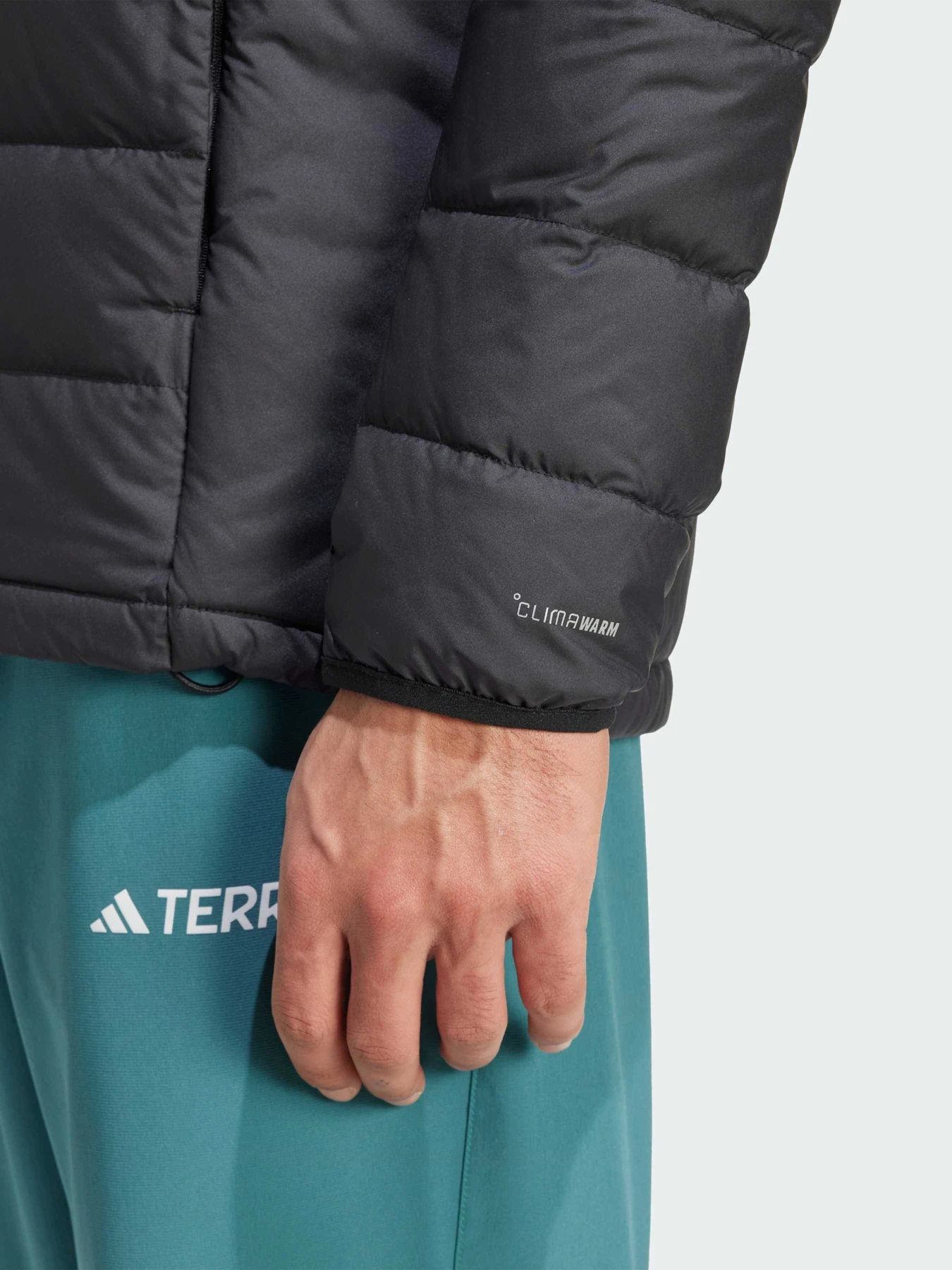 Куртки и дубленки Adidas модель JZ9968 Куртки и дубленки Adidas модель JZ9968 Фото