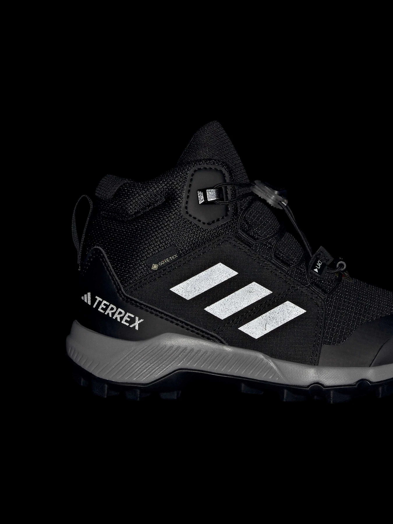 Ботинки и сапоги Adidas модель IE6079 Ботинки и сапоги Adidas модель IE6079 Фото