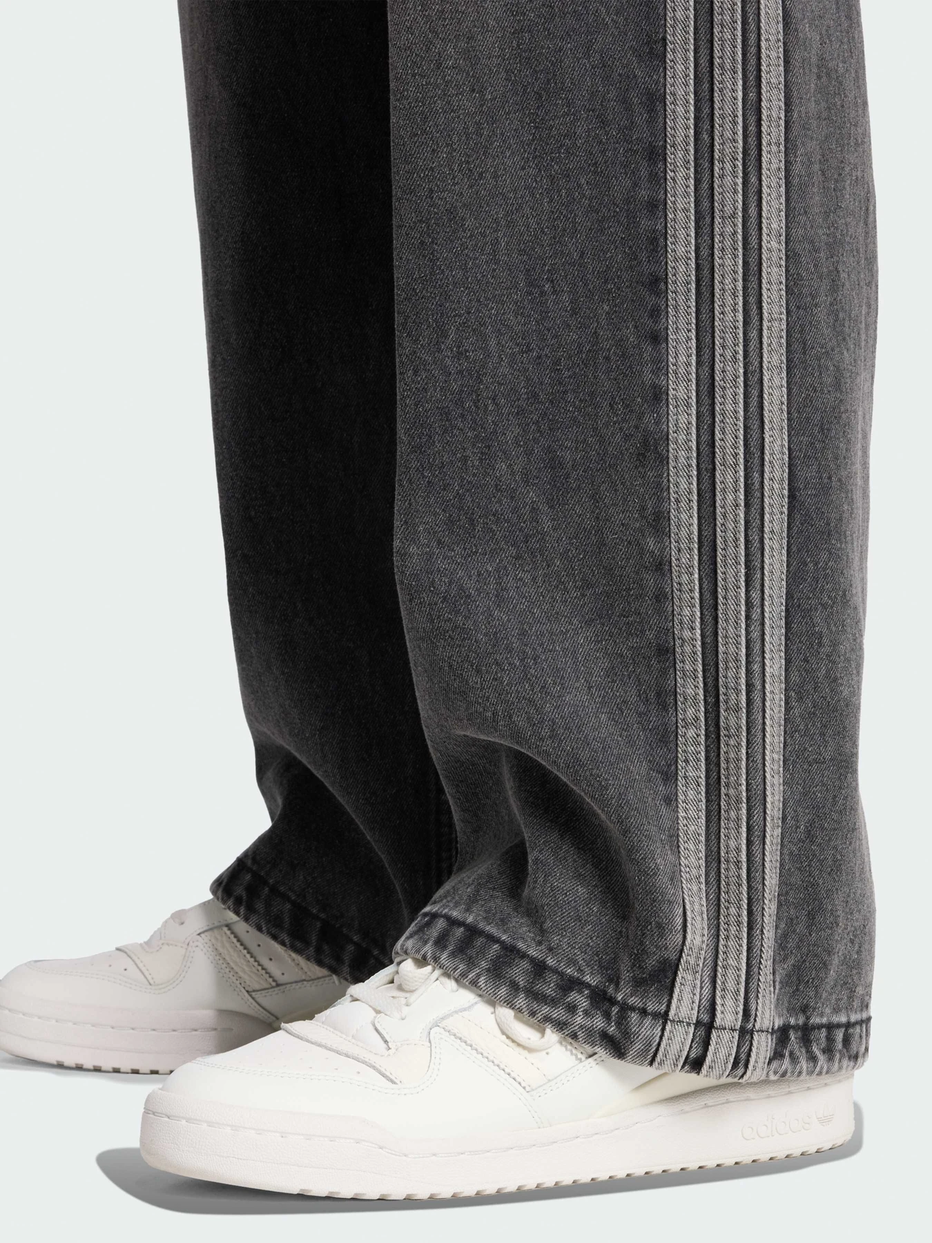 Джинсы Adidas модель KF8543 Джинсы Adidas модель KF8543 Фото