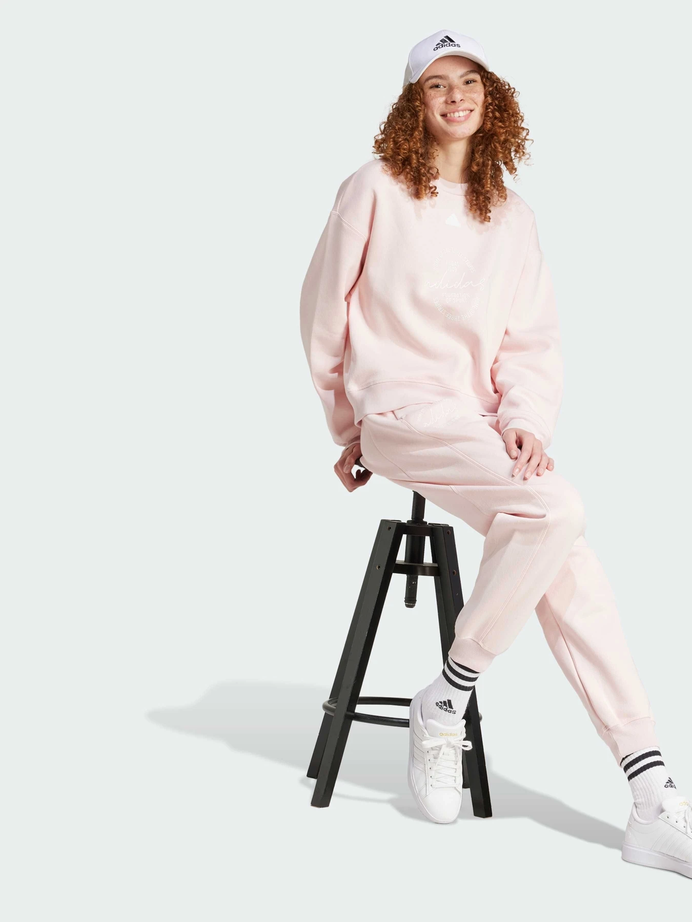 Худі та світшоти Adidas модель IY1455 Худі та світшоти Adidas модель IY1455 Фото