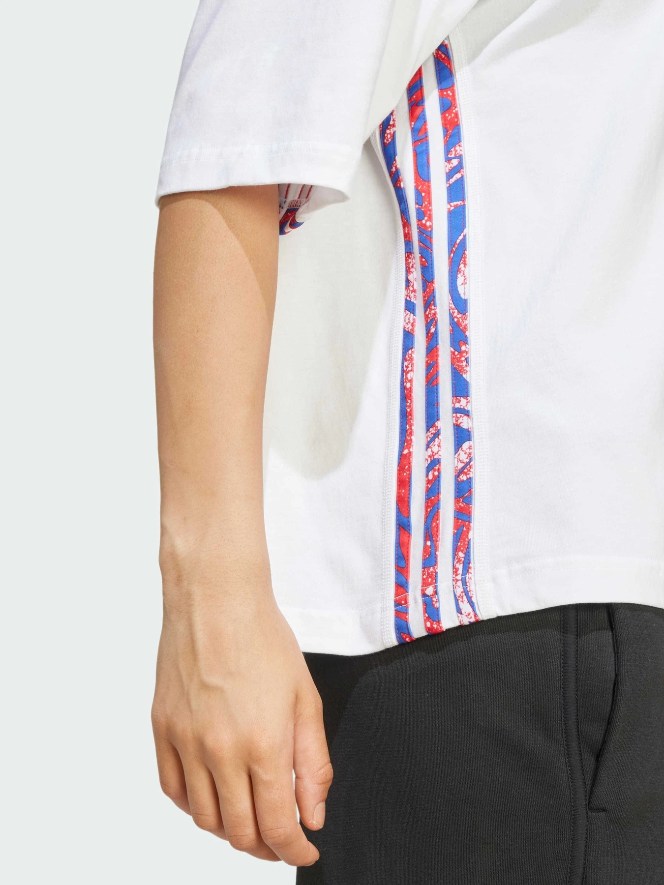 Футболки и поло Adidas модель IW8638 Футболки и поло Adidas модель IW8638 Фото