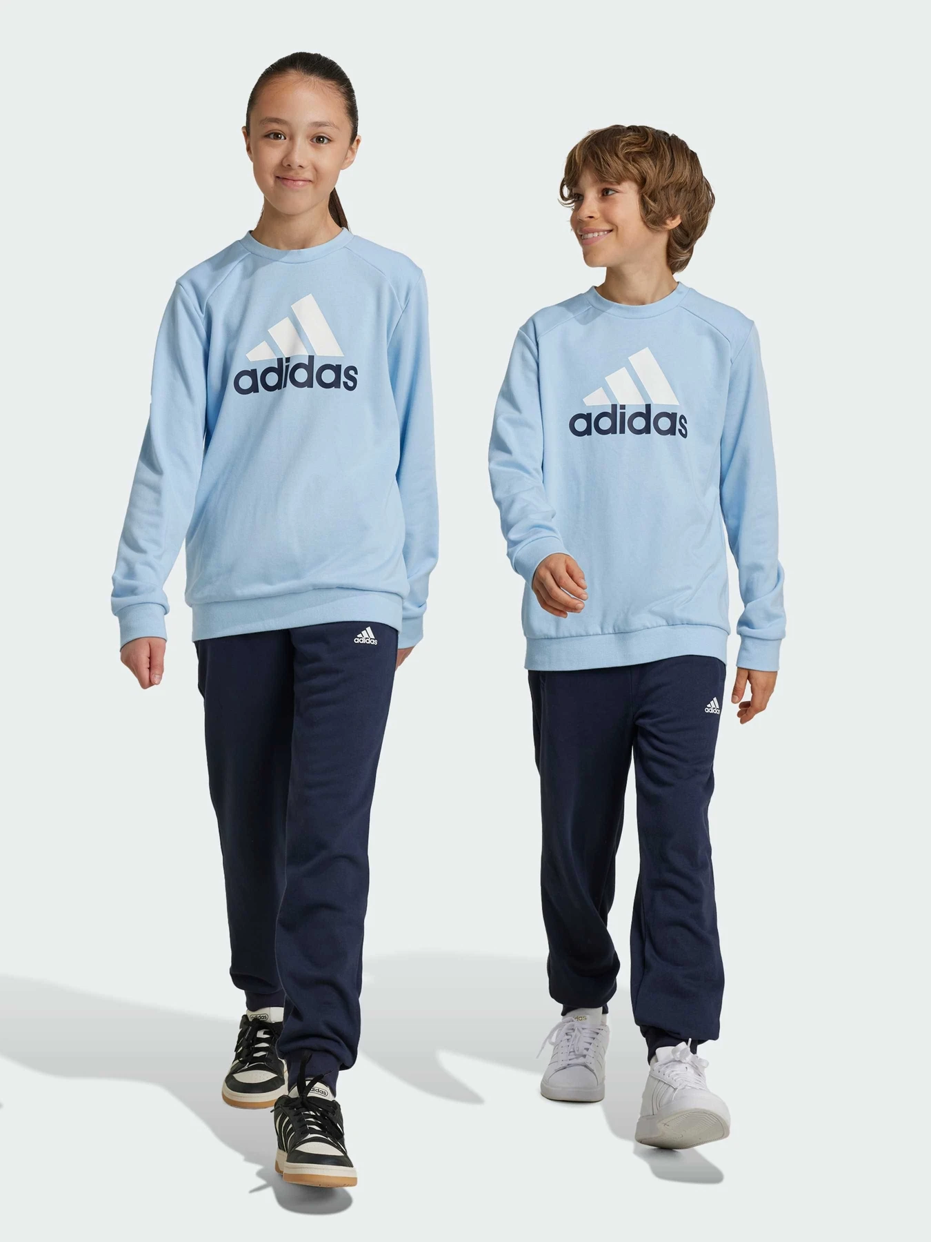 Костюмы Adidas модель IY5429 Костюмы Adidas модель IY5429 Фото