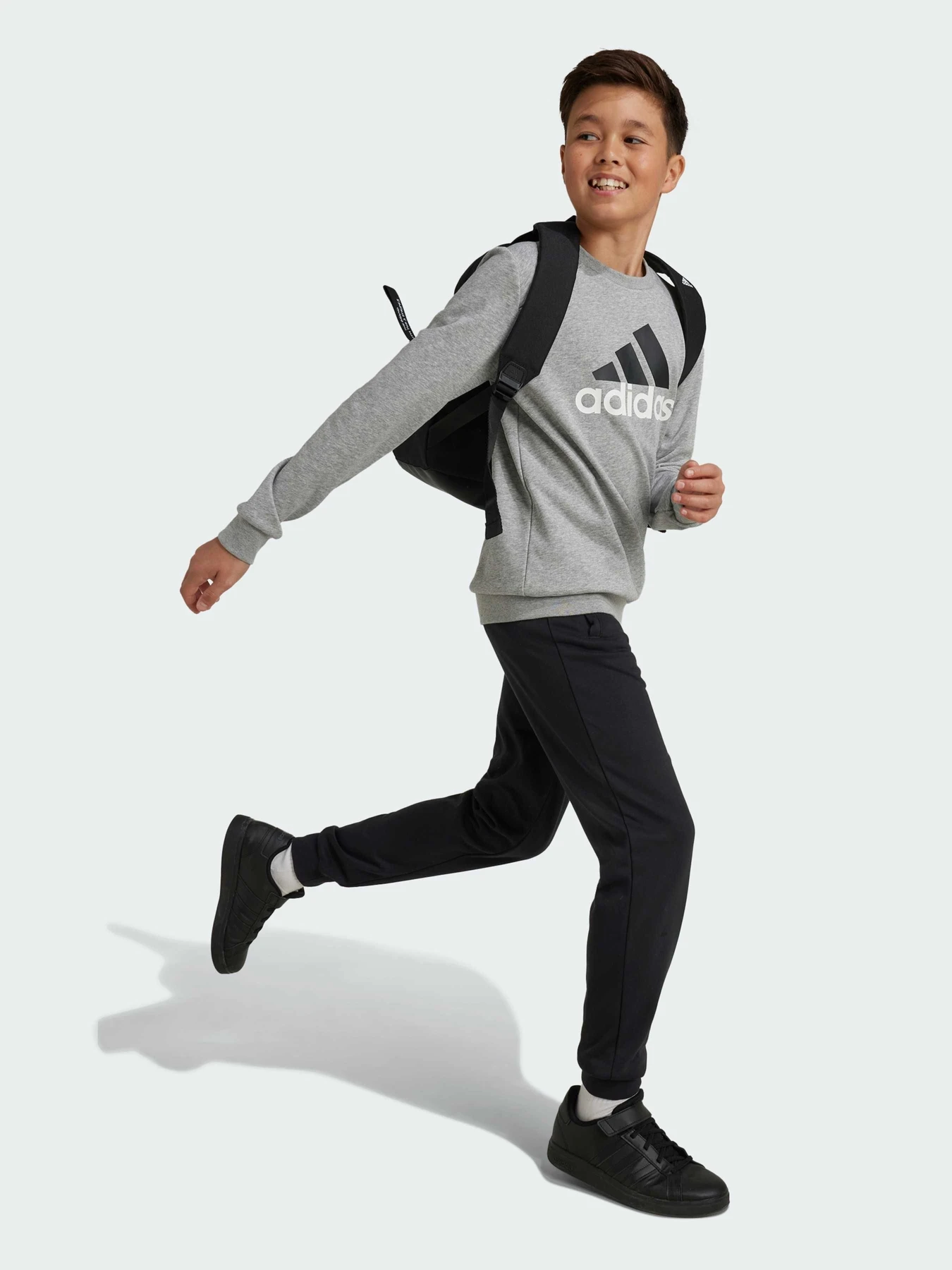 Костюмы Adidas модель IY5430 Костюмы Adidas модель IY5430 Фото