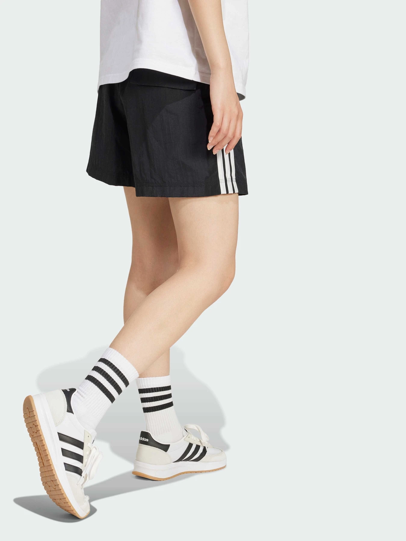 Шорты Adidas модель JE1309 Шорты Adidas модель JE1309 Фото